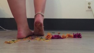 Flowers Crush Barefoot under 90 Kg 1.90 m Girl under Heelballs