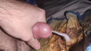 A 18-year-old Virgin Boy Jerked his Cock so Hard that he Rubbed his Corns.