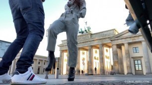 PREVIEW: CRUEL REELL - SIGHTSEEING À LA REELL – BERLIN – BRANDENBURGER TOR